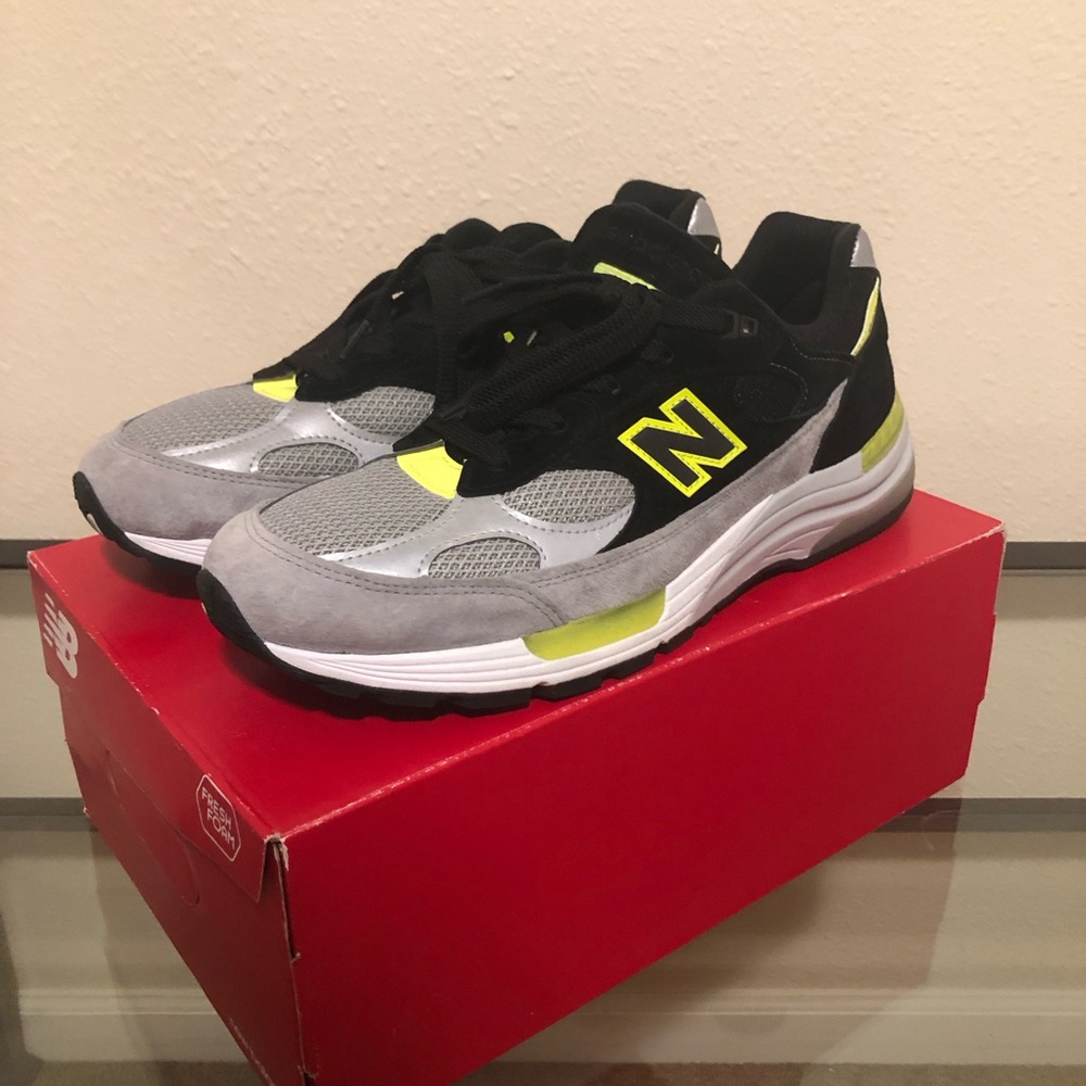 New Balance 992 - MADE IN USA - Black / Gray / Volt